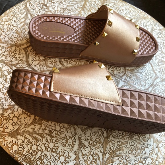 NWT Trendy Rose Gold Chunky Studded Summer Sandals - Picture 10 of 11